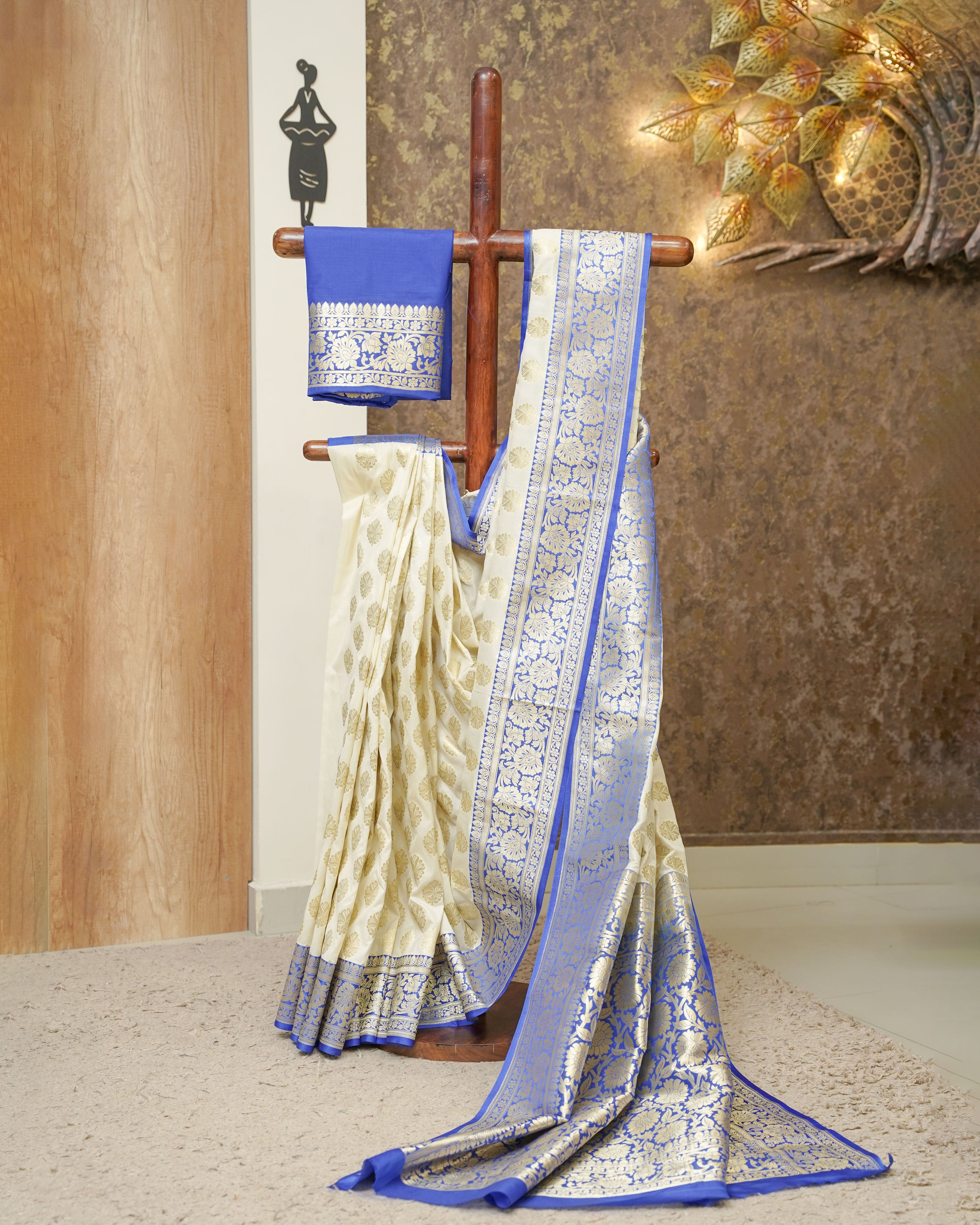 Load image into Gallery viewer, Katan Banarasi Saree- 3207
