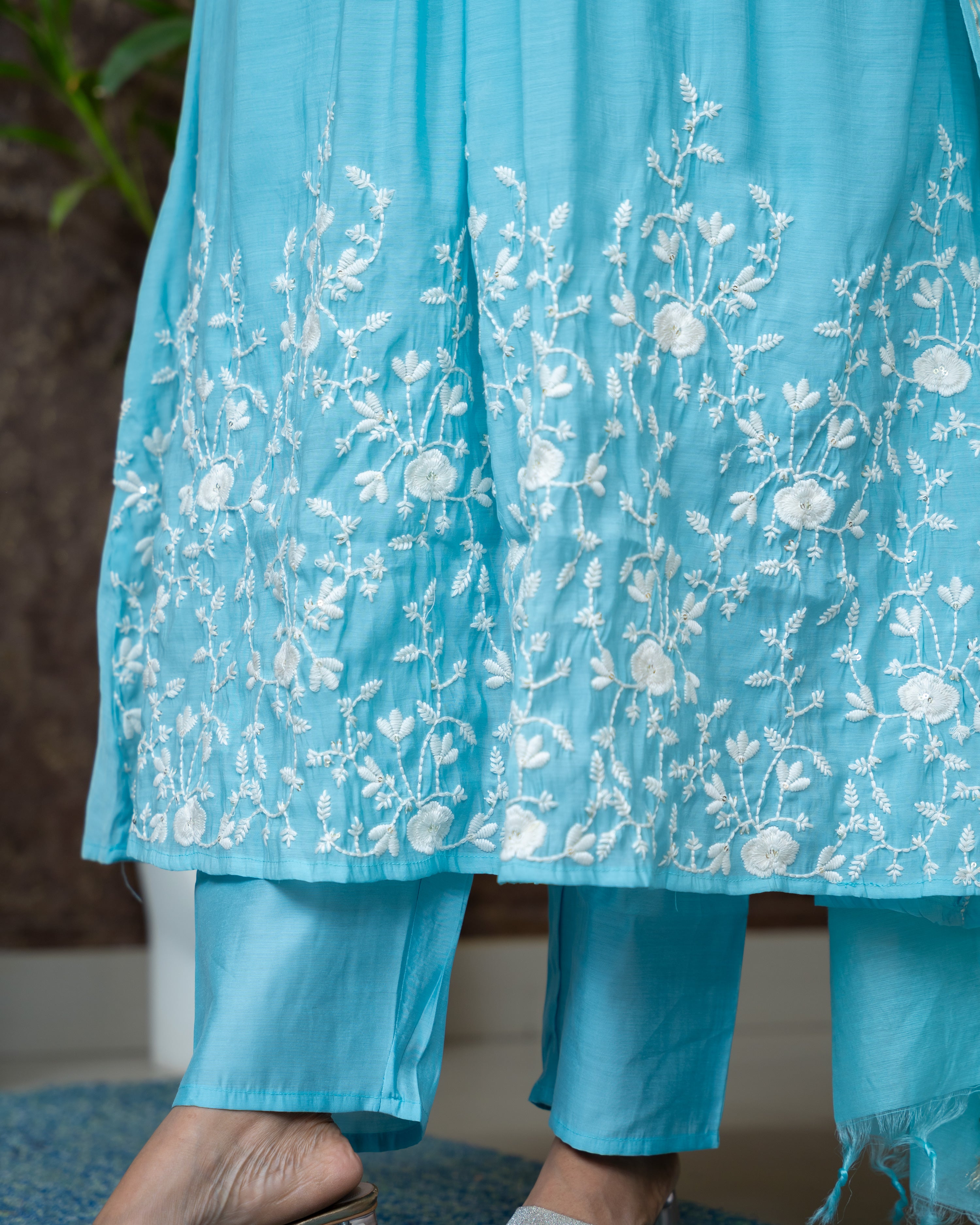 Load image into Gallery viewer, Mul Chanderi Suit-7155
