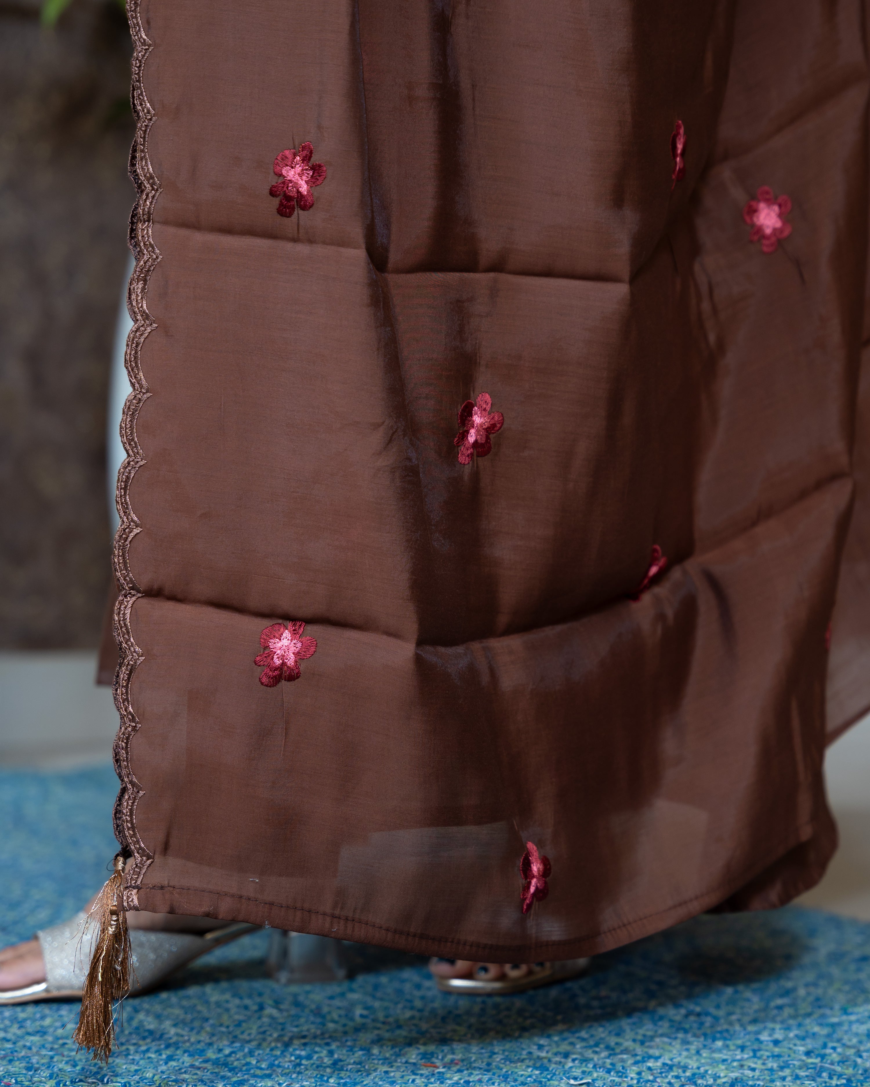 Load image into Gallery viewer, Mul Chanderi Suit-7215
