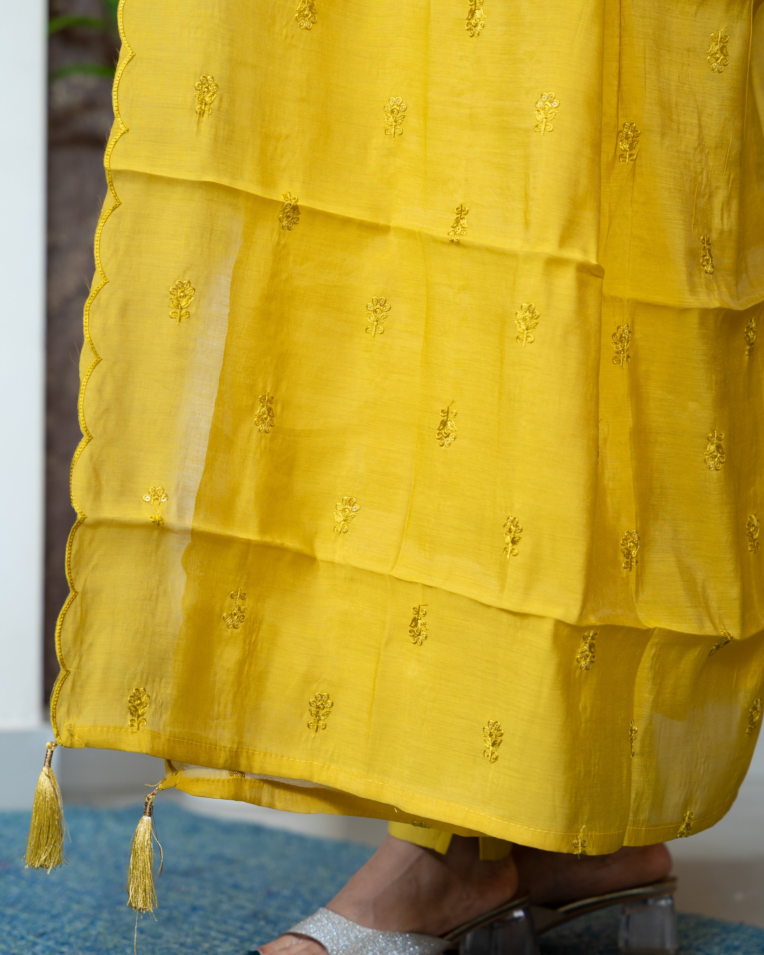 Load image into Gallery viewer, Mul Chanderi Suit-7236
