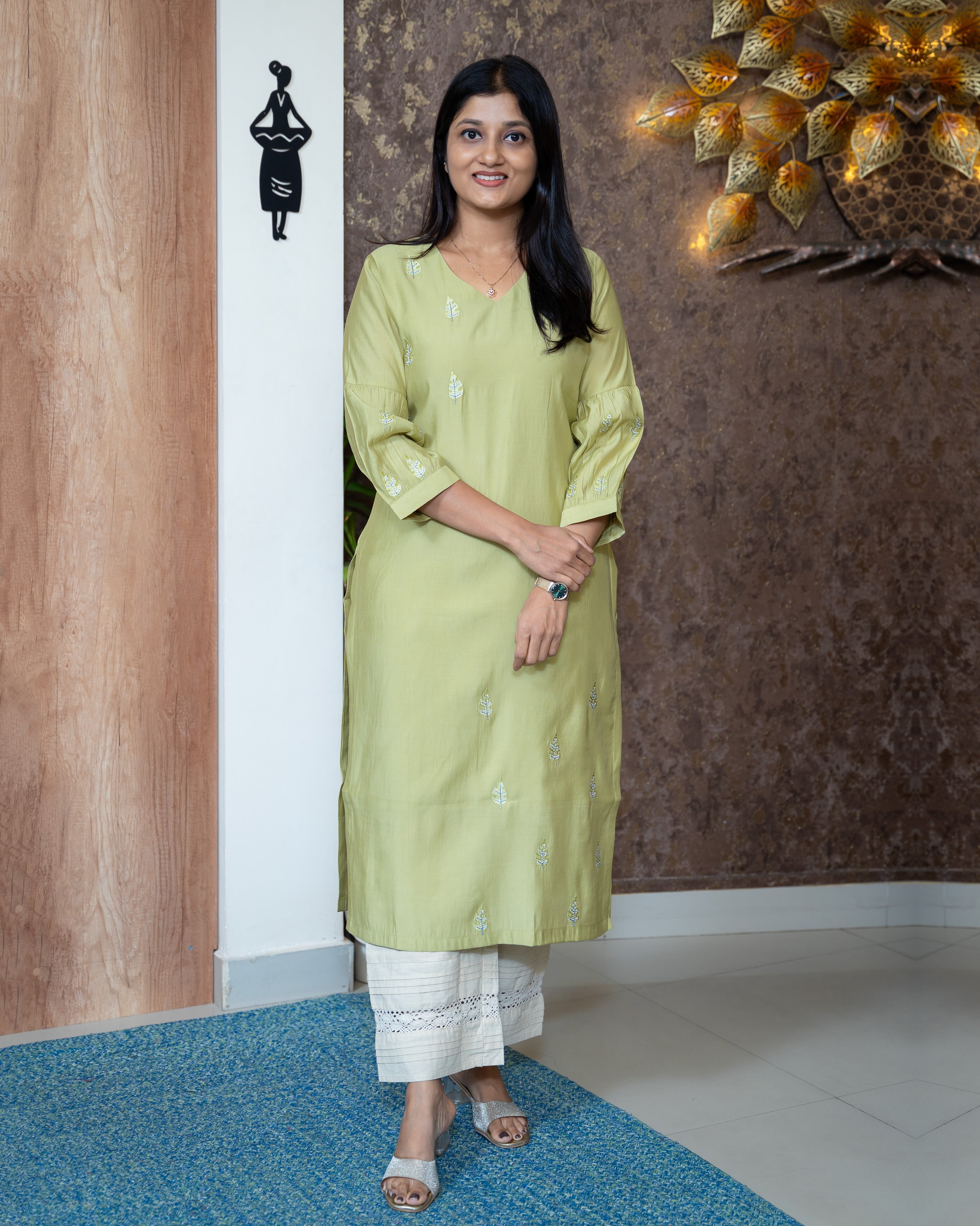 Load image into Gallery viewer, Mul Chanderi Kurti-7610

