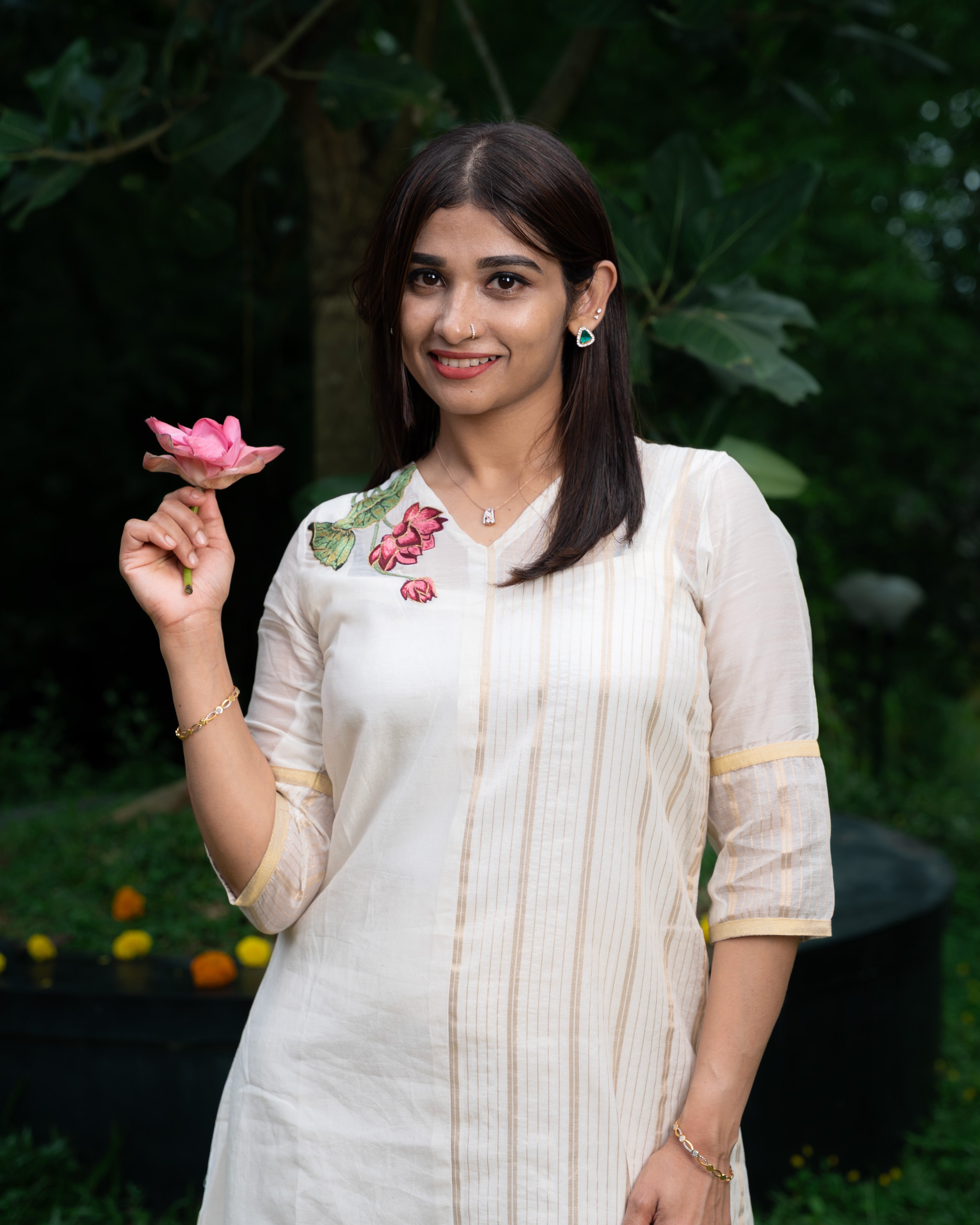 Load image into Gallery viewer, Mul Chanderi Designer Kurti(Pre-Order)-1046
