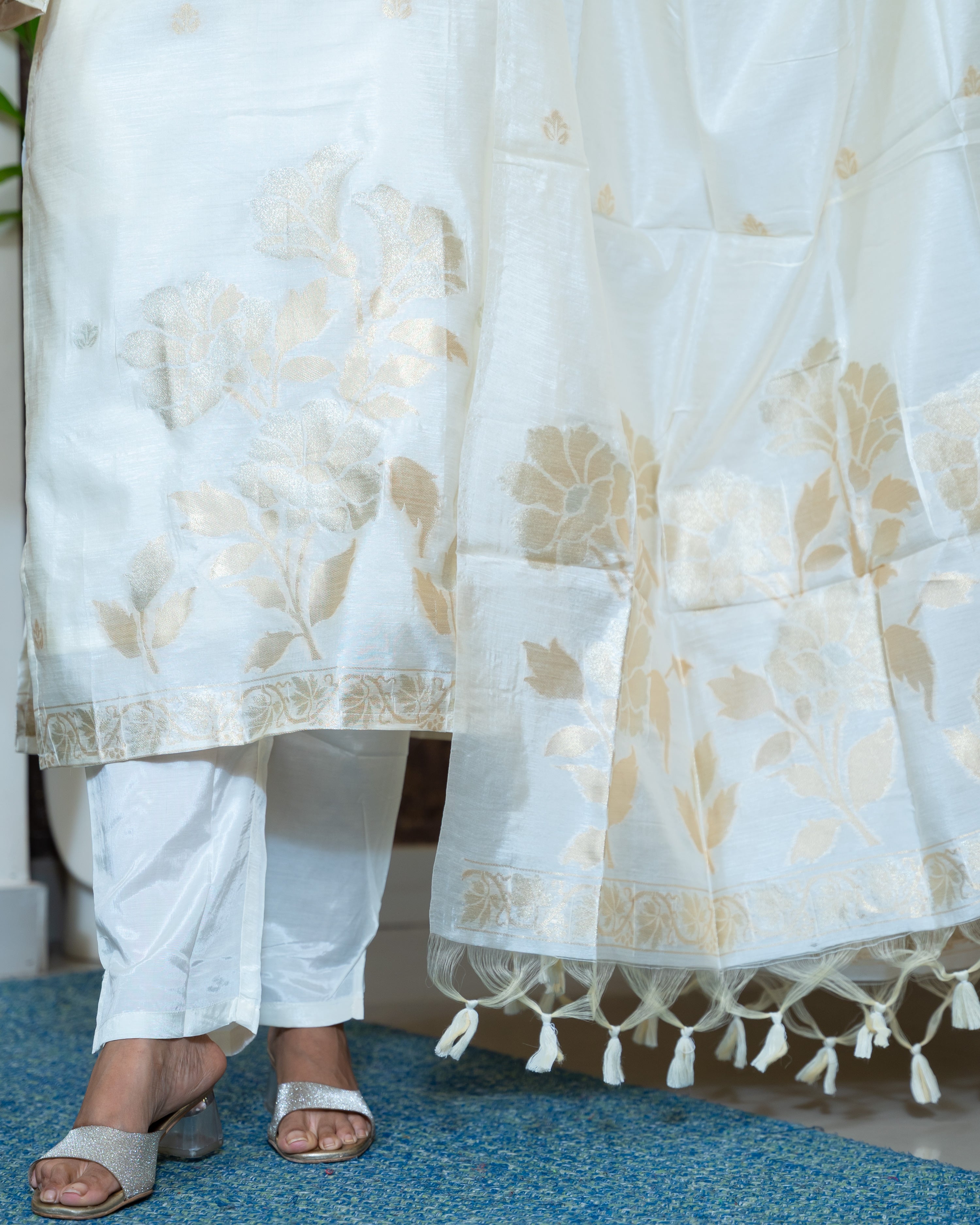 Load image into Gallery viewer, Semi Silk Suit-7918
