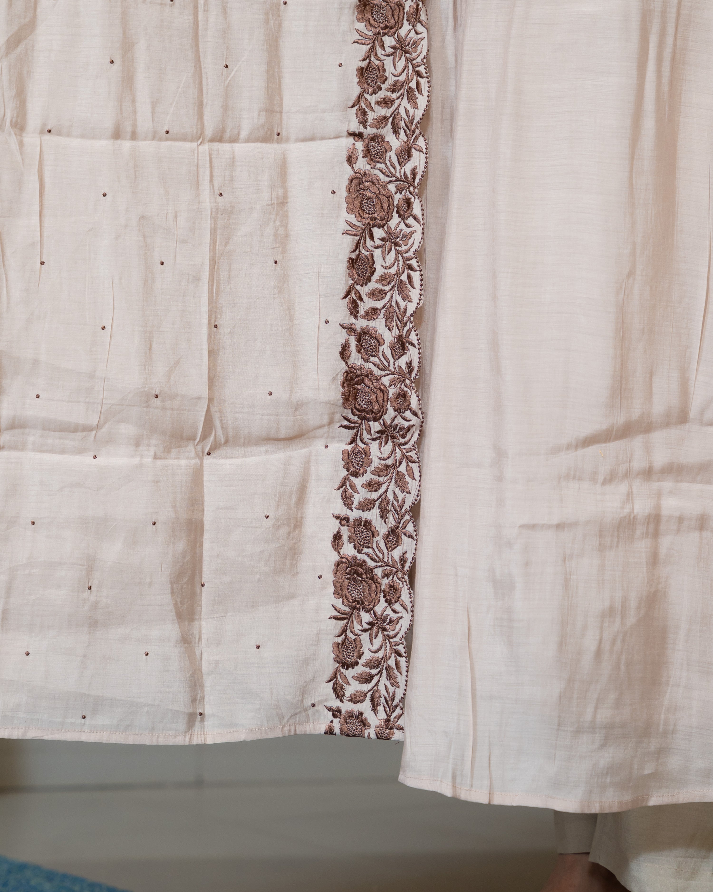 Load image into Gallery viewer, Mul Chanderi Suit-8060
