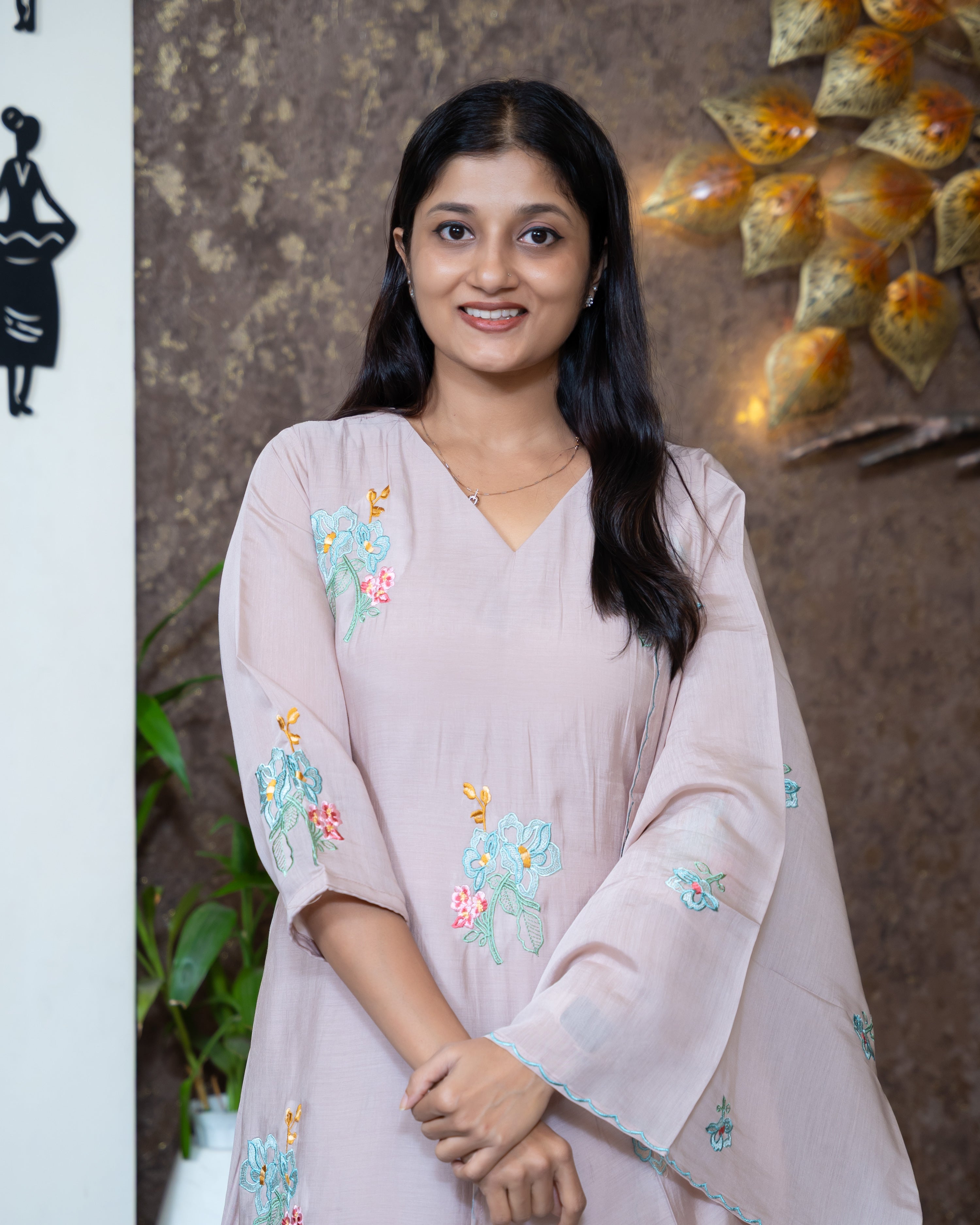 Load image into Gallery viewer, Mul Chanderi Suit-8205
