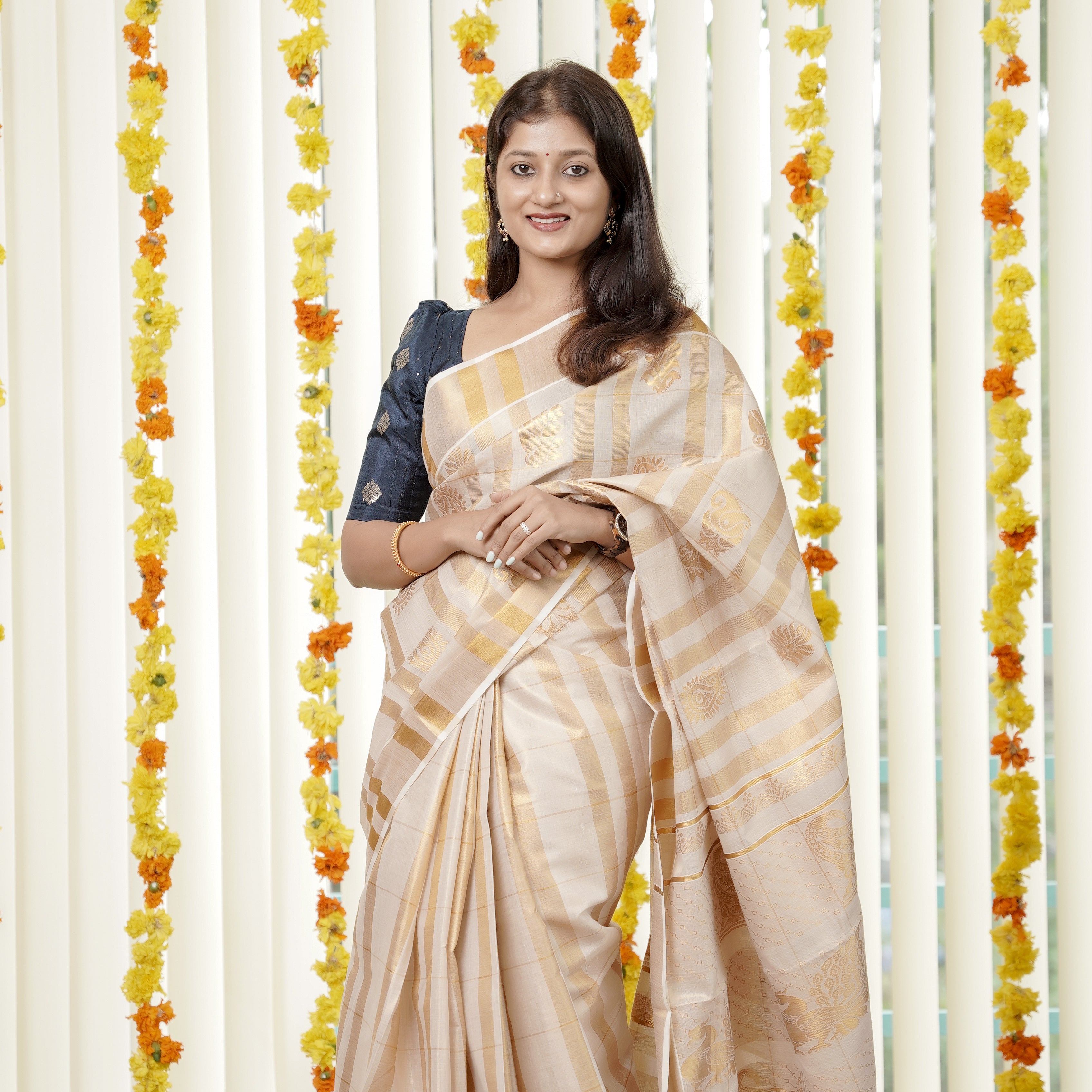 Load image into Gallery viewer, Tissue Kasavu Kerala Saree- 5063
