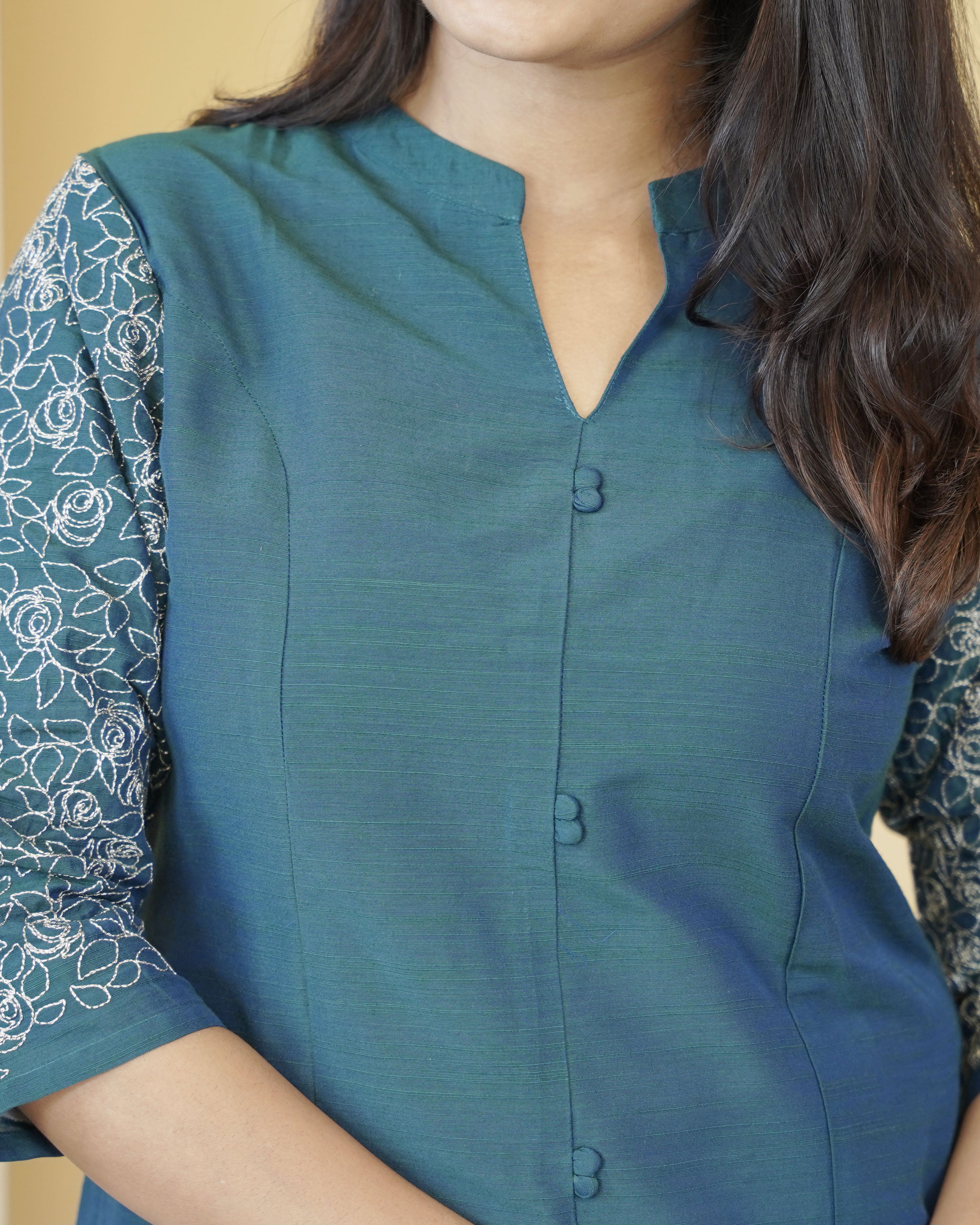 Load image into Gallery viewer, Raw Cotton Slitted kurti-3675
