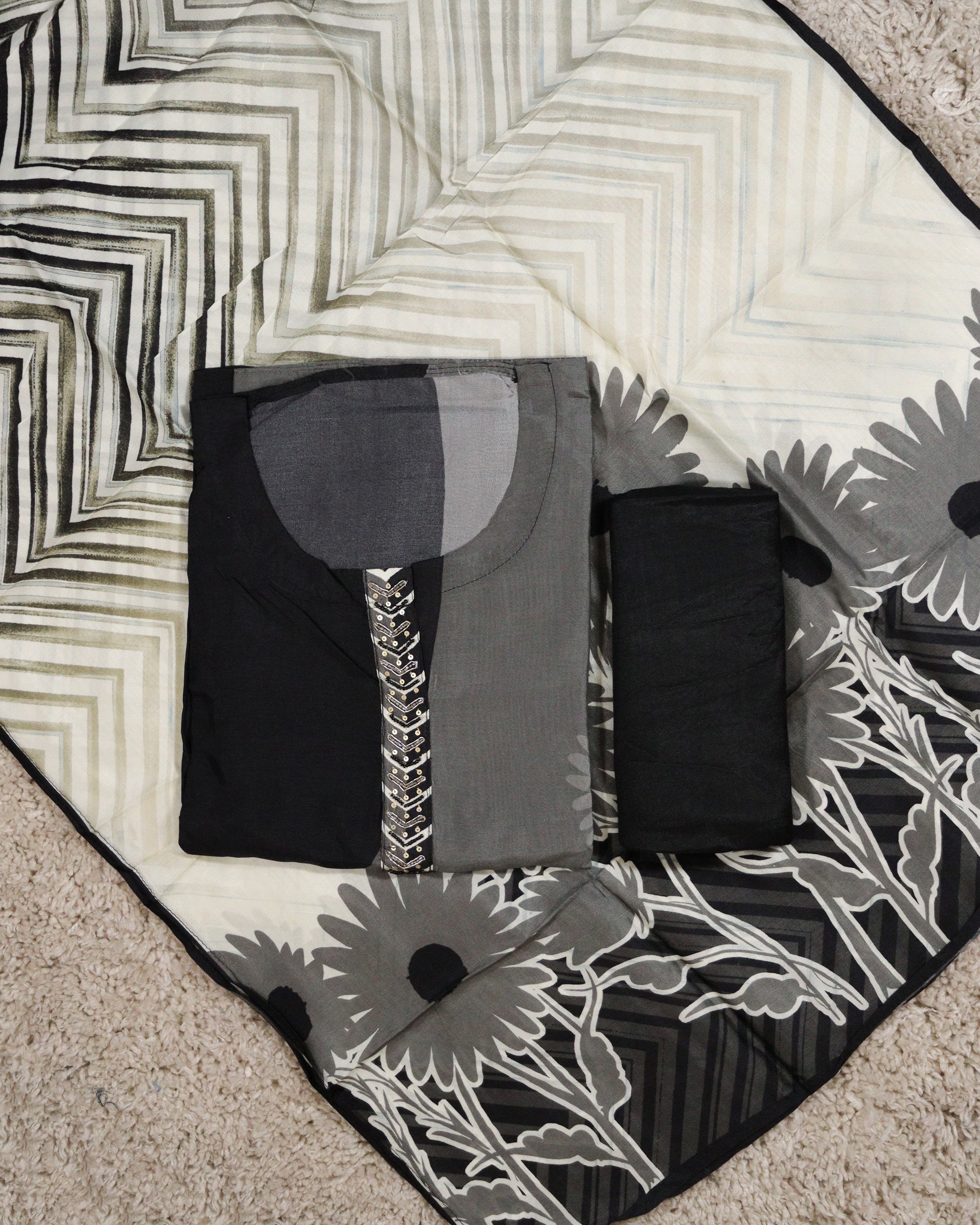 Load image into Gallery viewer, Muslin Silk unstitched- 4805
