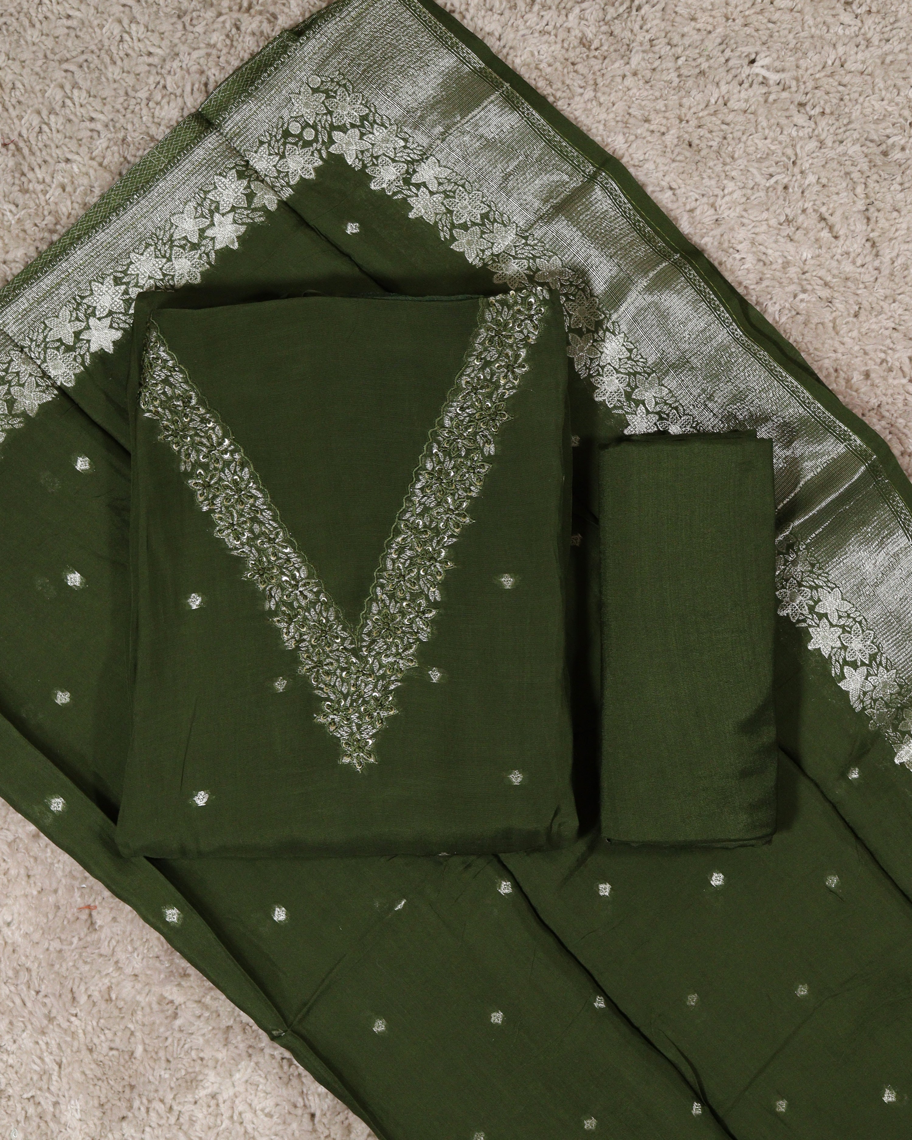 Load image into Gallery viewer, Crepe Banarasi Unstitched Suit-5384
