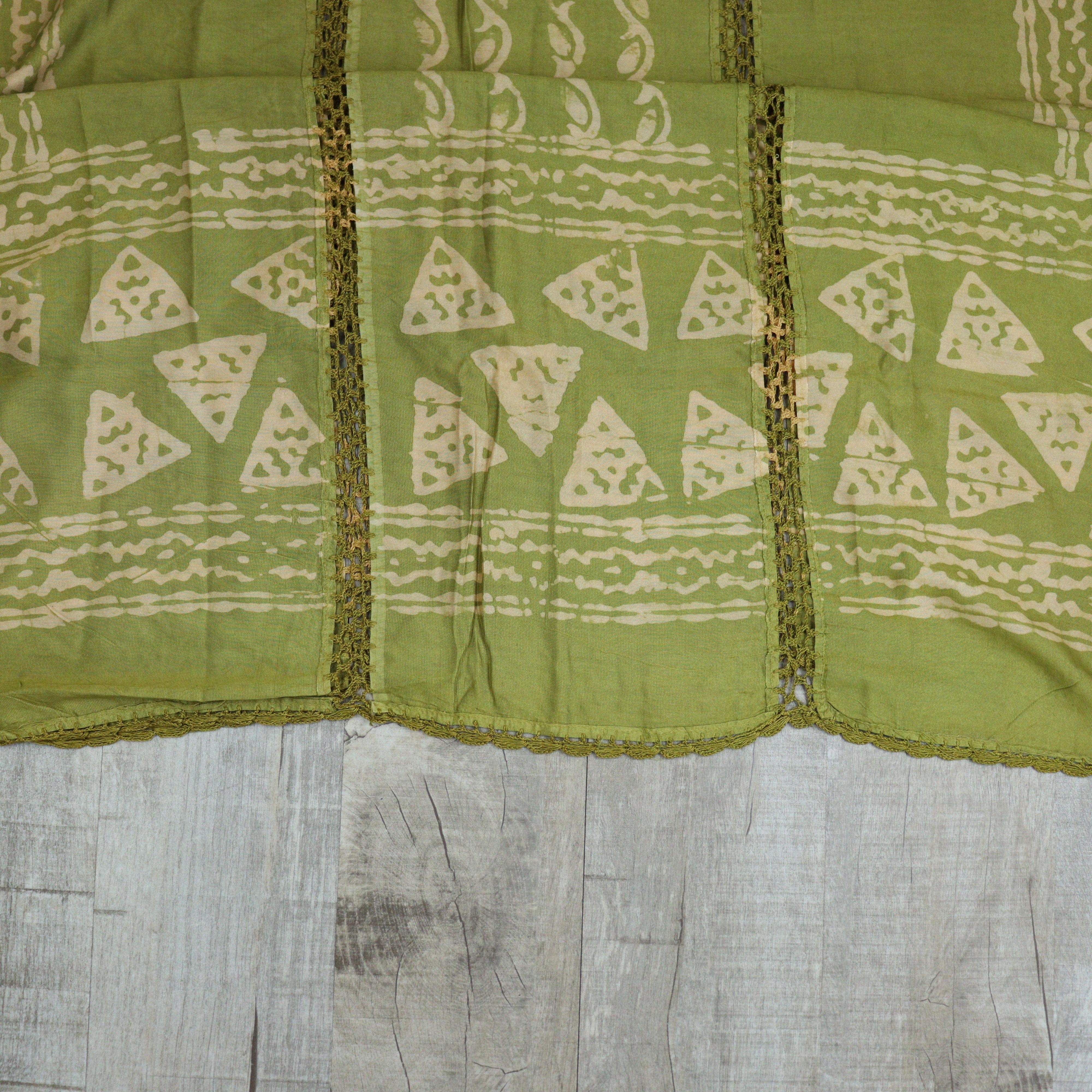 Load image into Gallery viewer, Off White And Mehndi Green Chanderi Silk Unstitched Suit-3500
