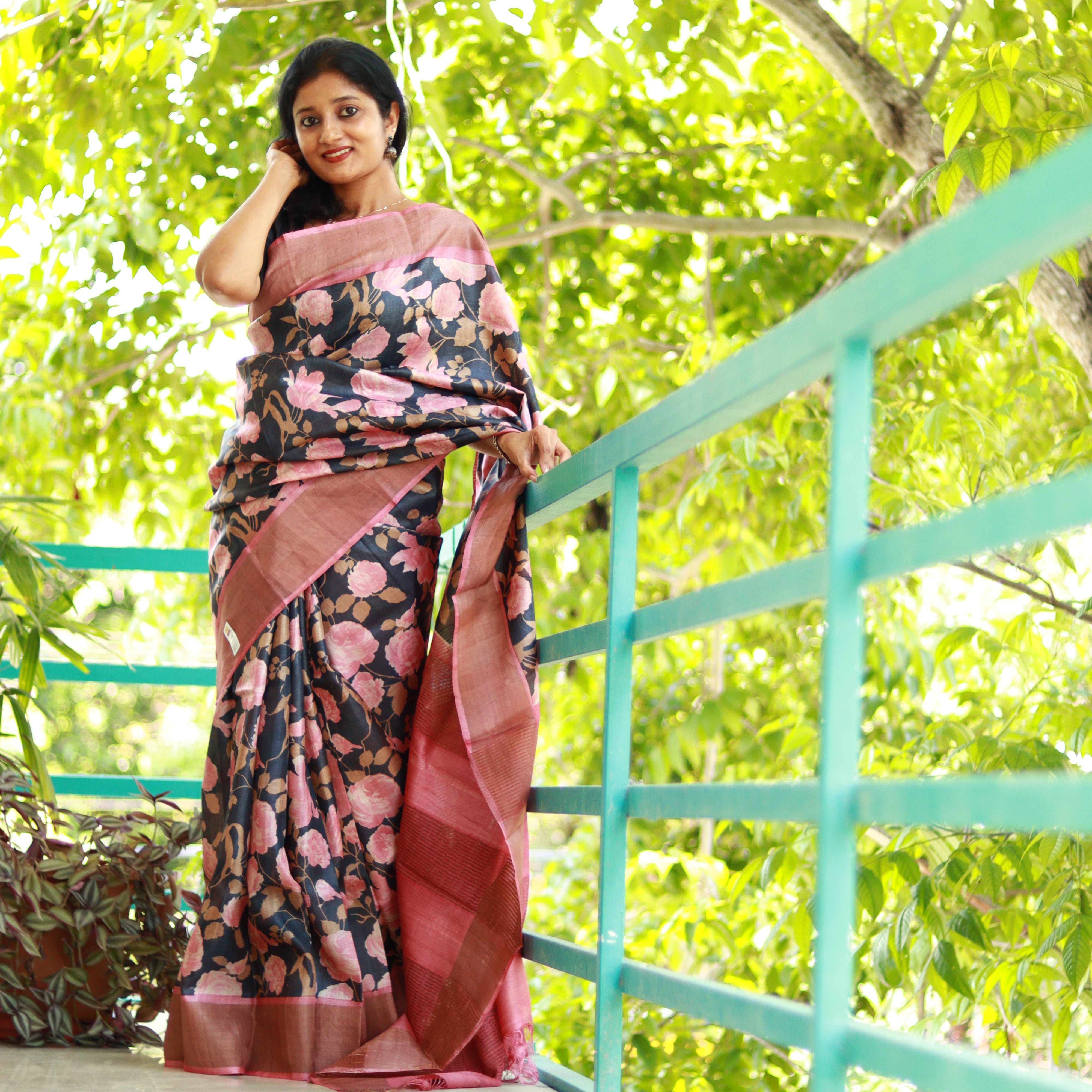 Load image into Gallery viewer, Black Pure desi Tussar Saree- 3540: Pre-Booking
