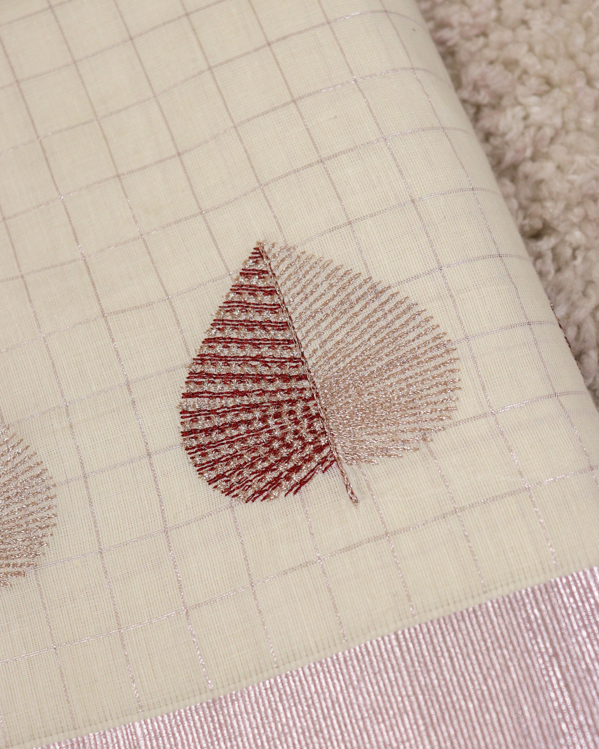 Load image into Gallery viewer, Kerala Checked Saree-5067
