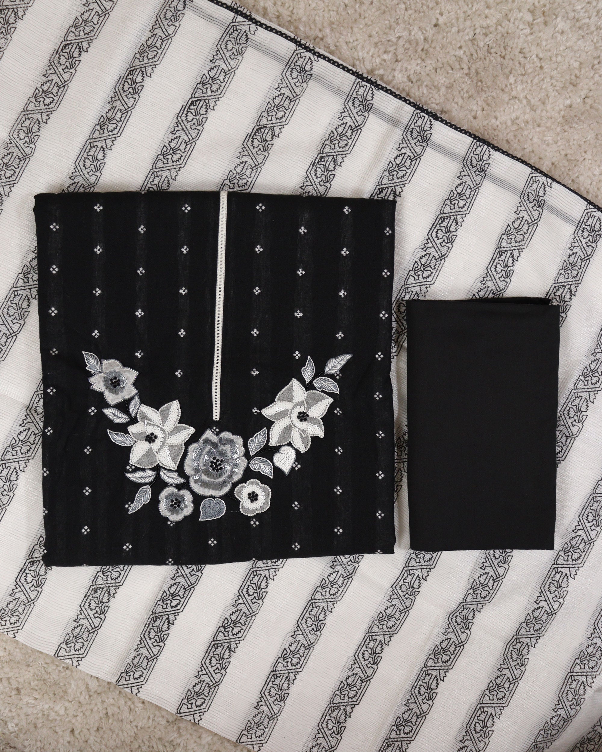 Load image into Gallery viewer, Pure Handloom Cotton Unstitched Suit - 2261
