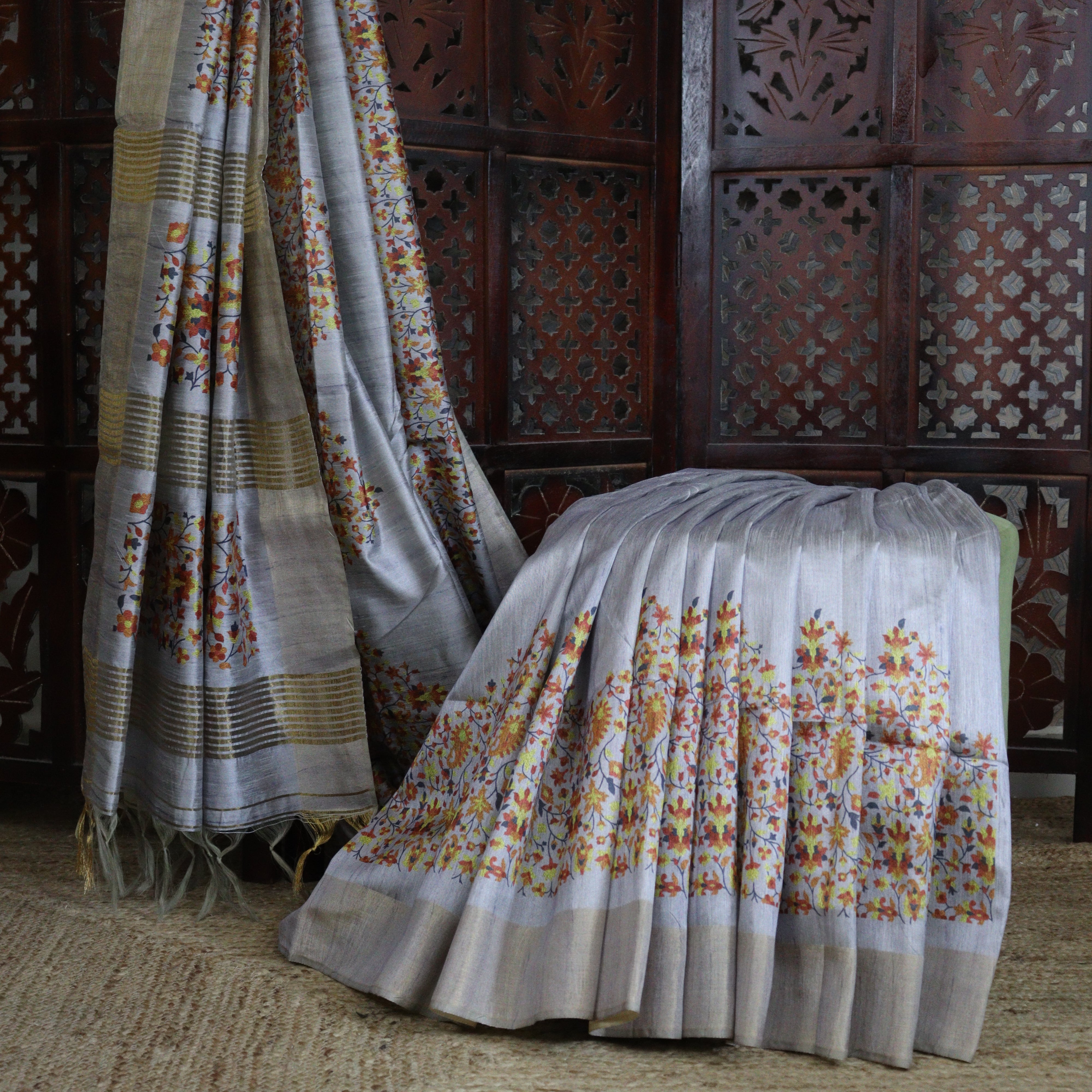 Load image into Gallery viewer, Floral Digital Printed Semi Tussar Sarees grey lilac Colour
