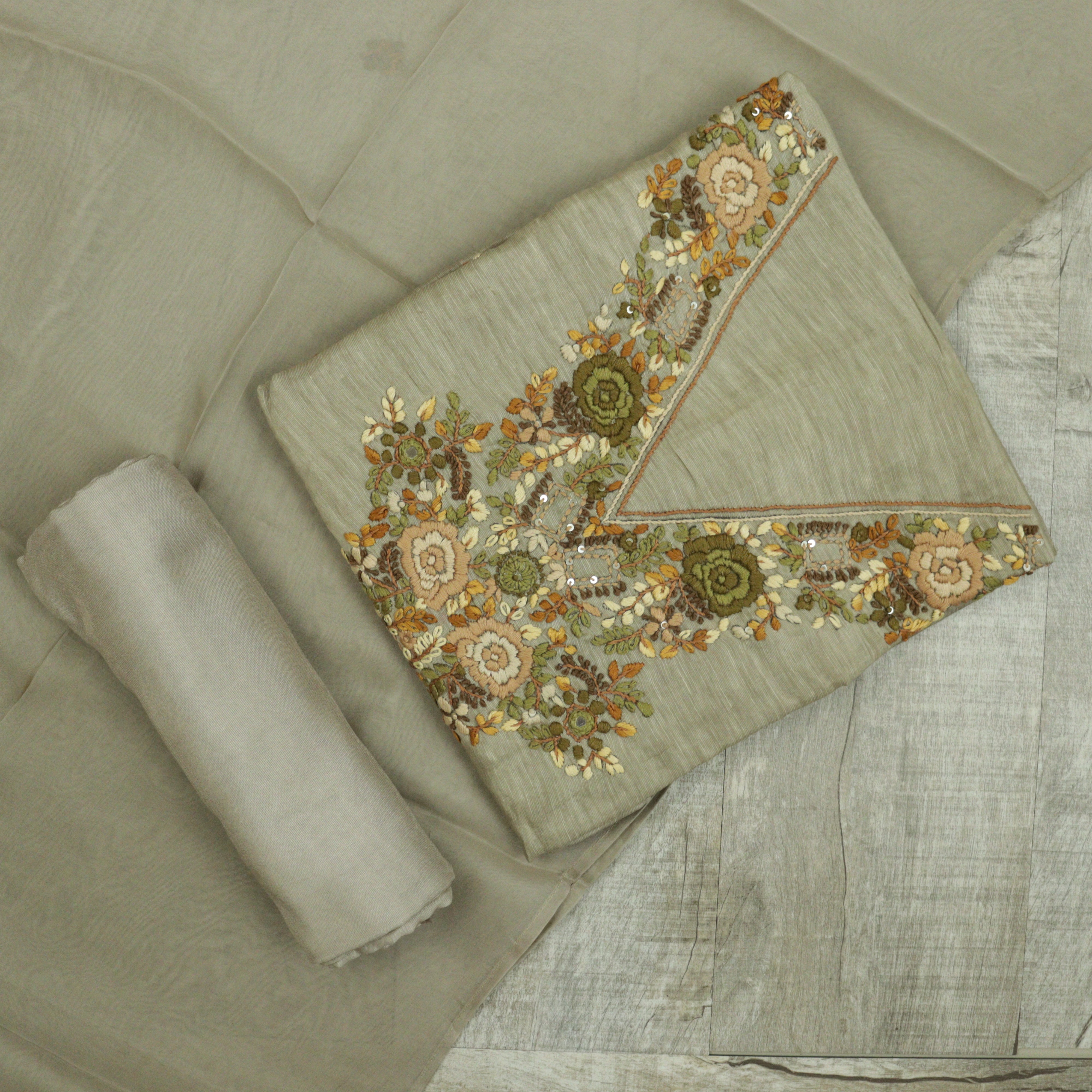 Load image into Gallery viewer, Pure Linen Silk Hand Embroidery Suit-3655
