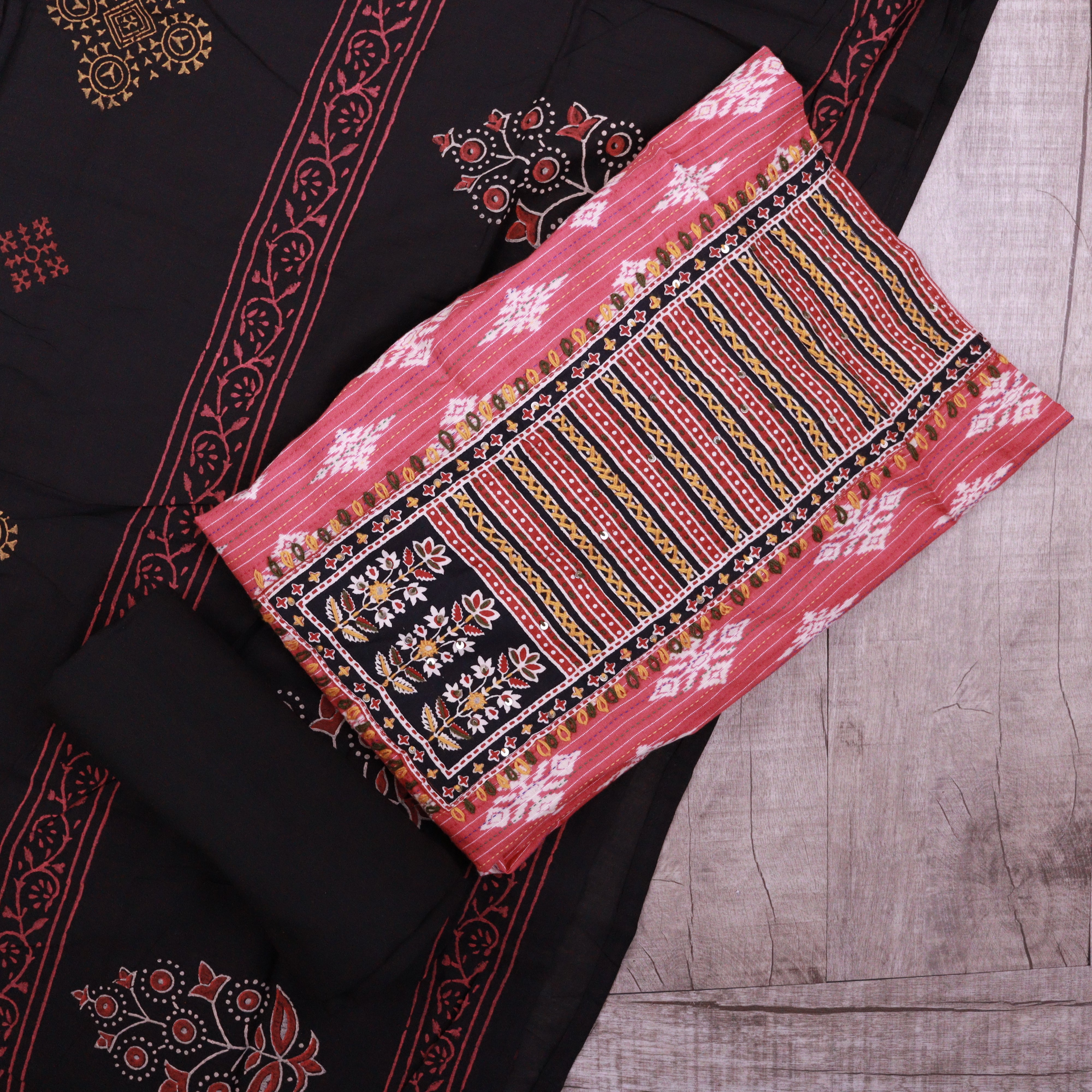 Load image into Gallery viewer, Pure Cotton Gujarati Kantha Unstitched Suits - 3257

