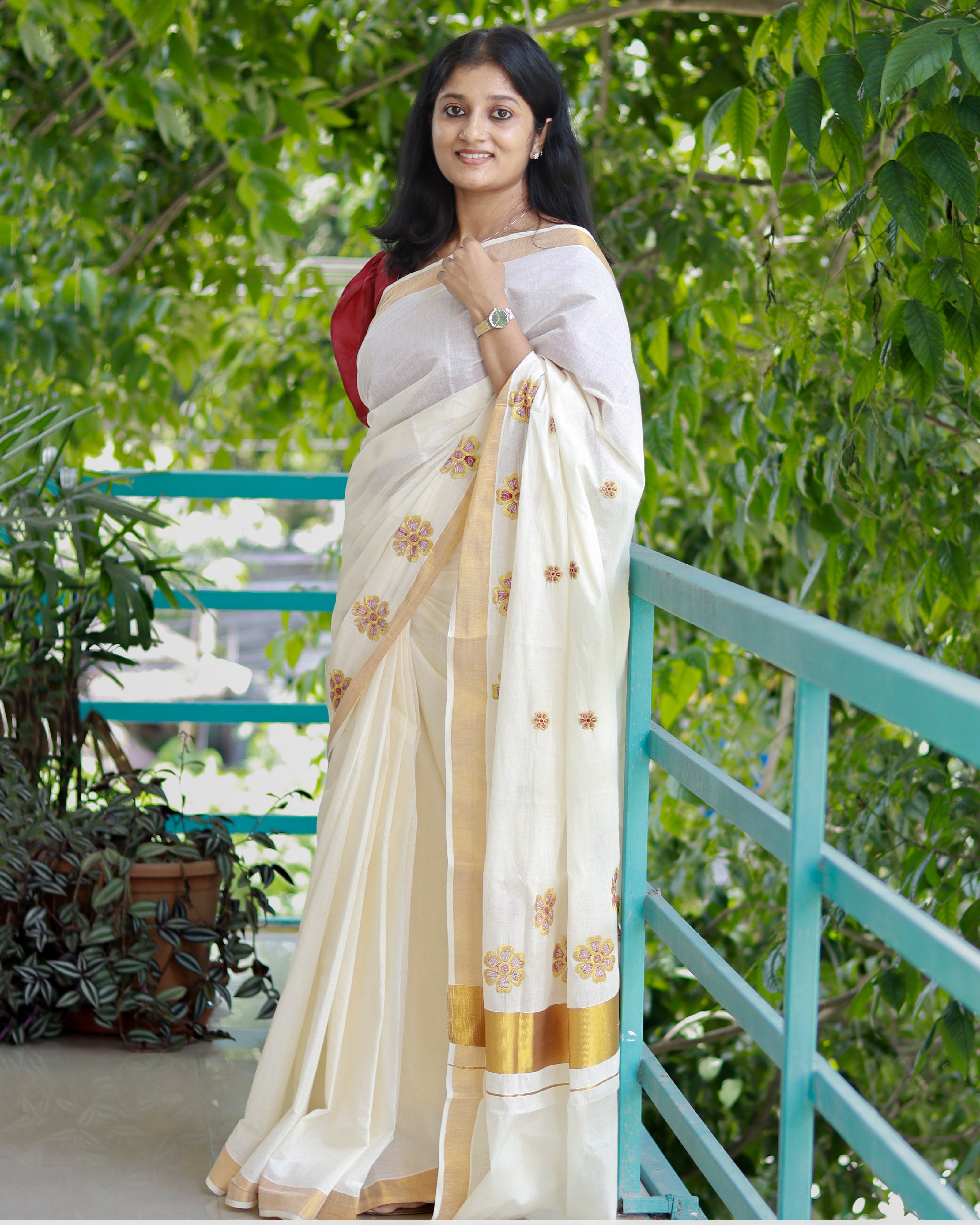 Load image into Gallery viewer, Kerala Floral Kasavu Saree - 3711
