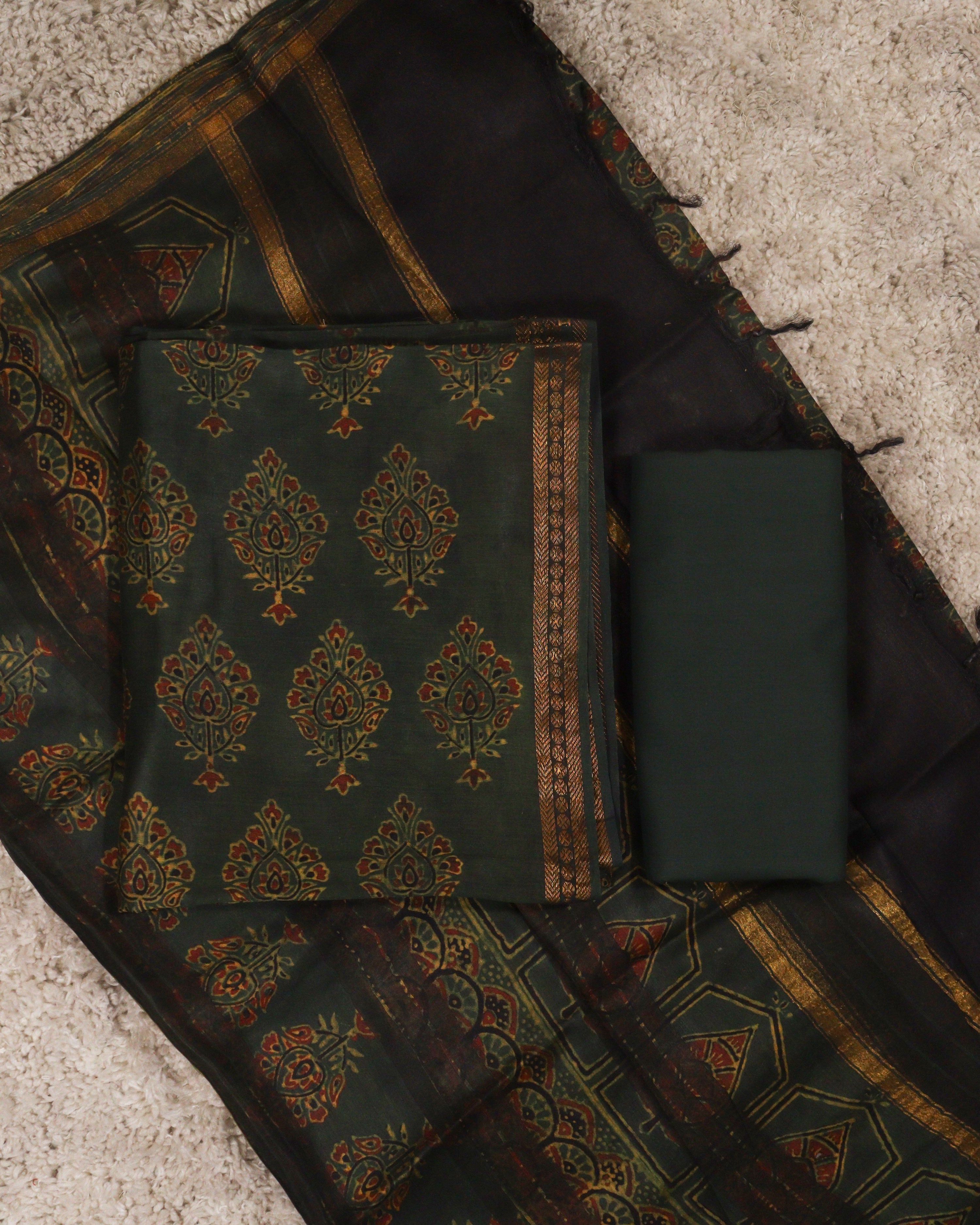 Load image into Gallery viewer, Maheswari silk Unstitched Suit-3235
