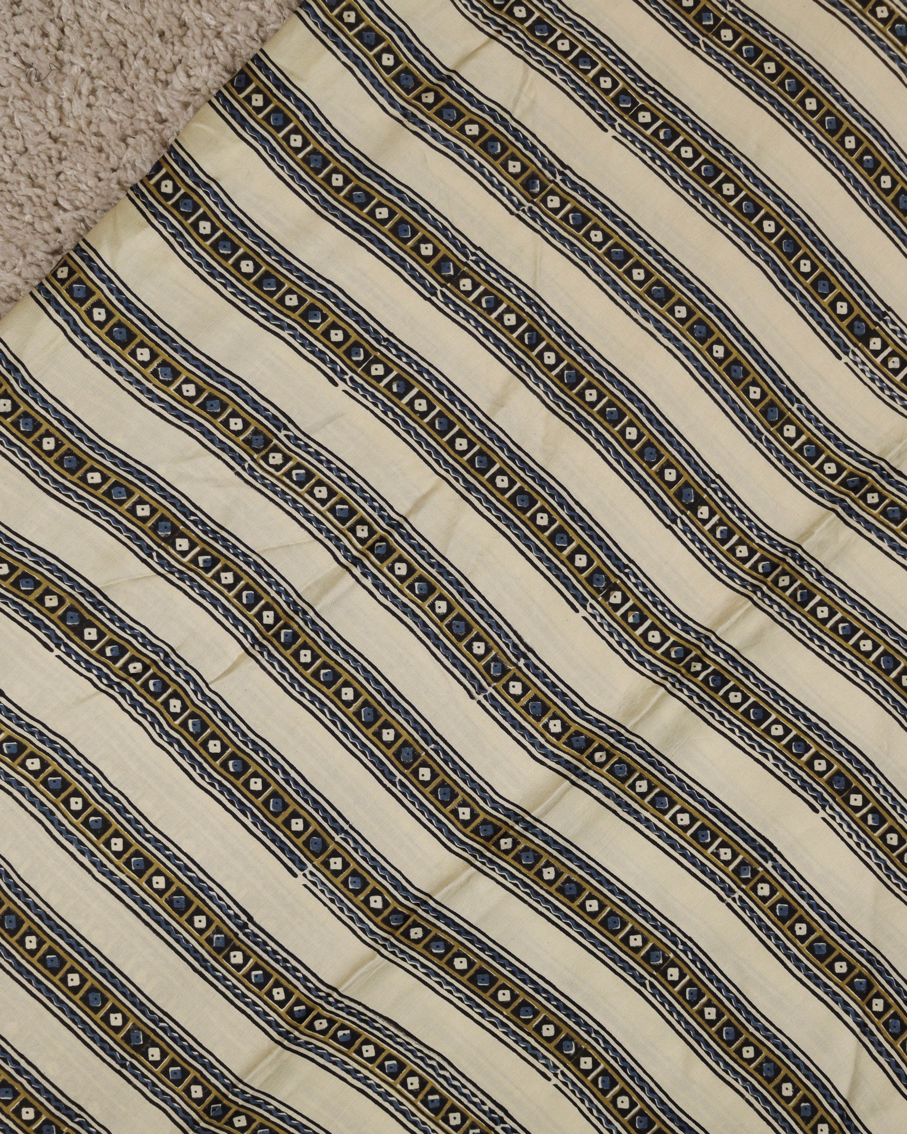 Load image into Gallery viewer, Modal Silk Fabric-7847
