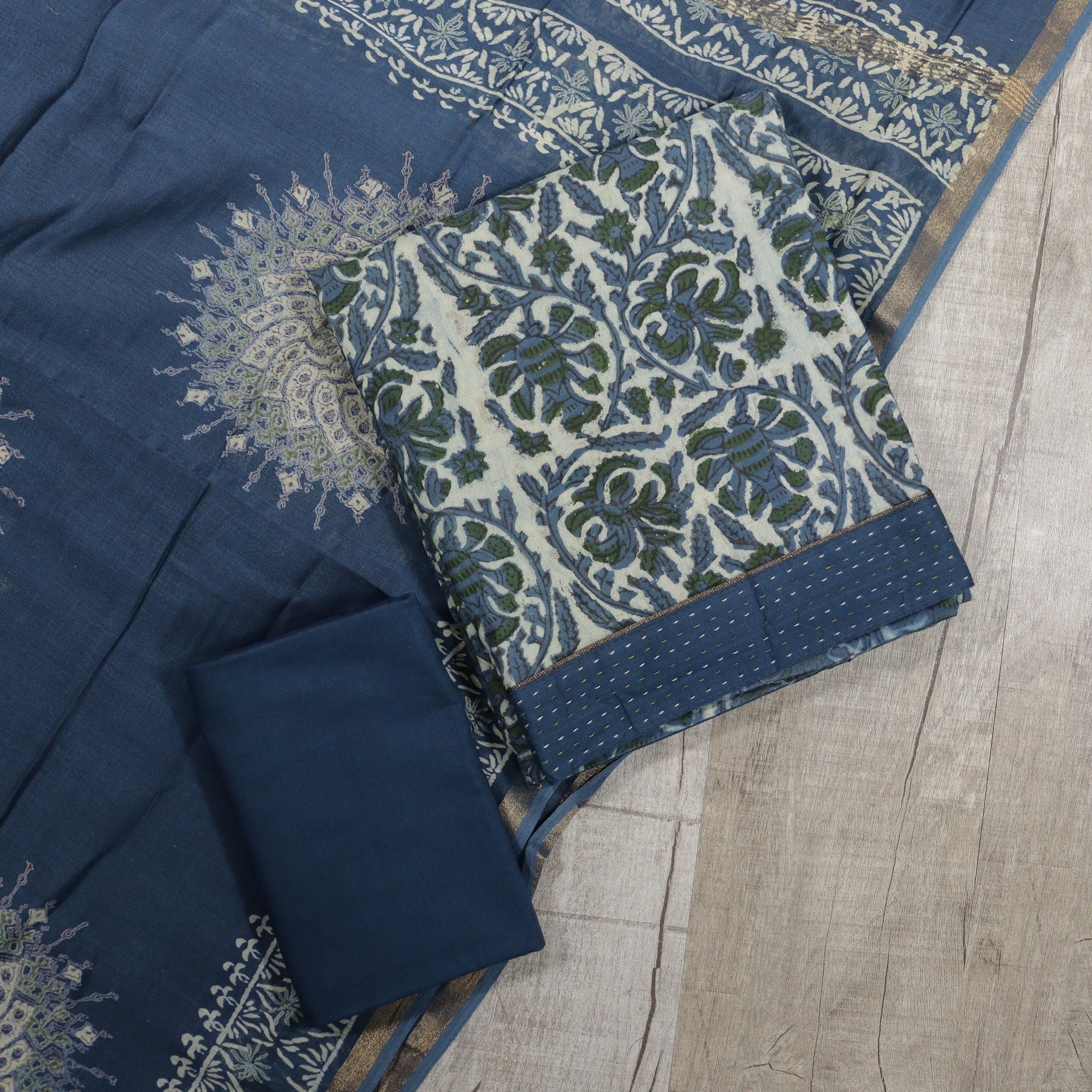 Load image into Gallery viewer, Pure Cotton Unstitched Suit - 3832
