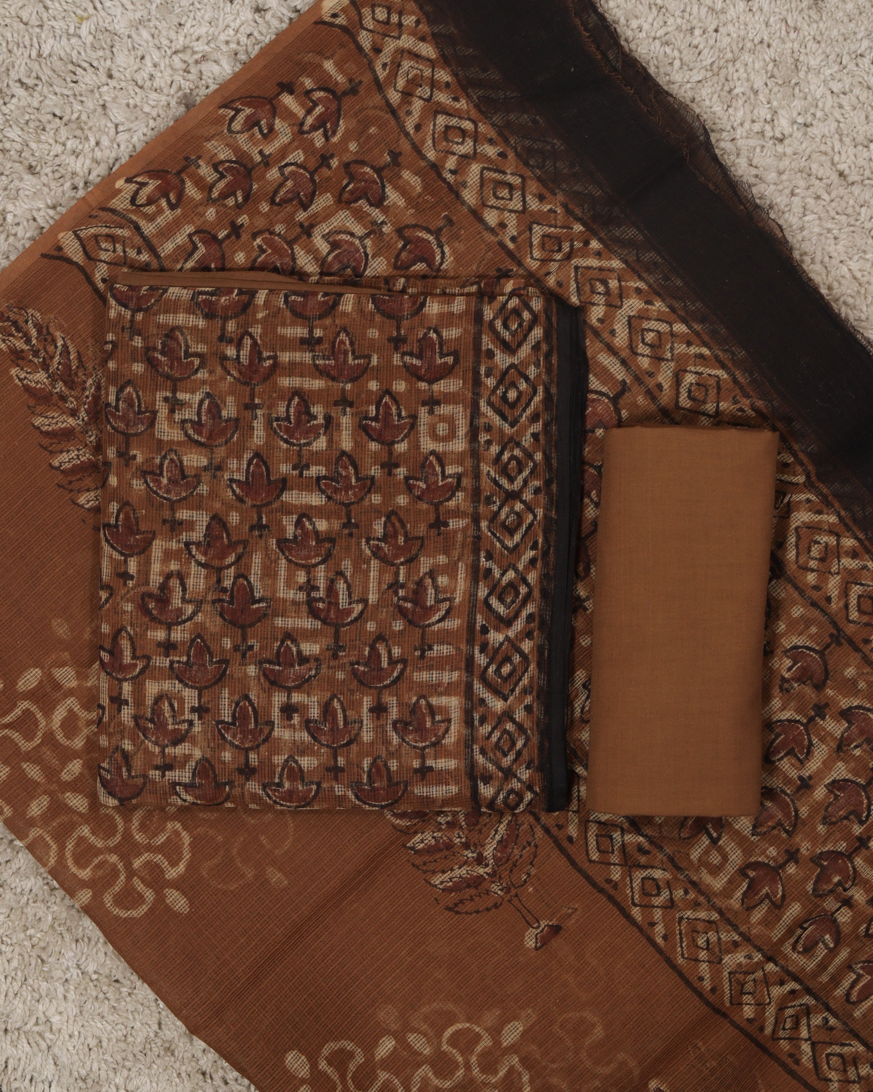 Load image into Gallery viewer, Kotta Doria Unstitched Suit-8238
