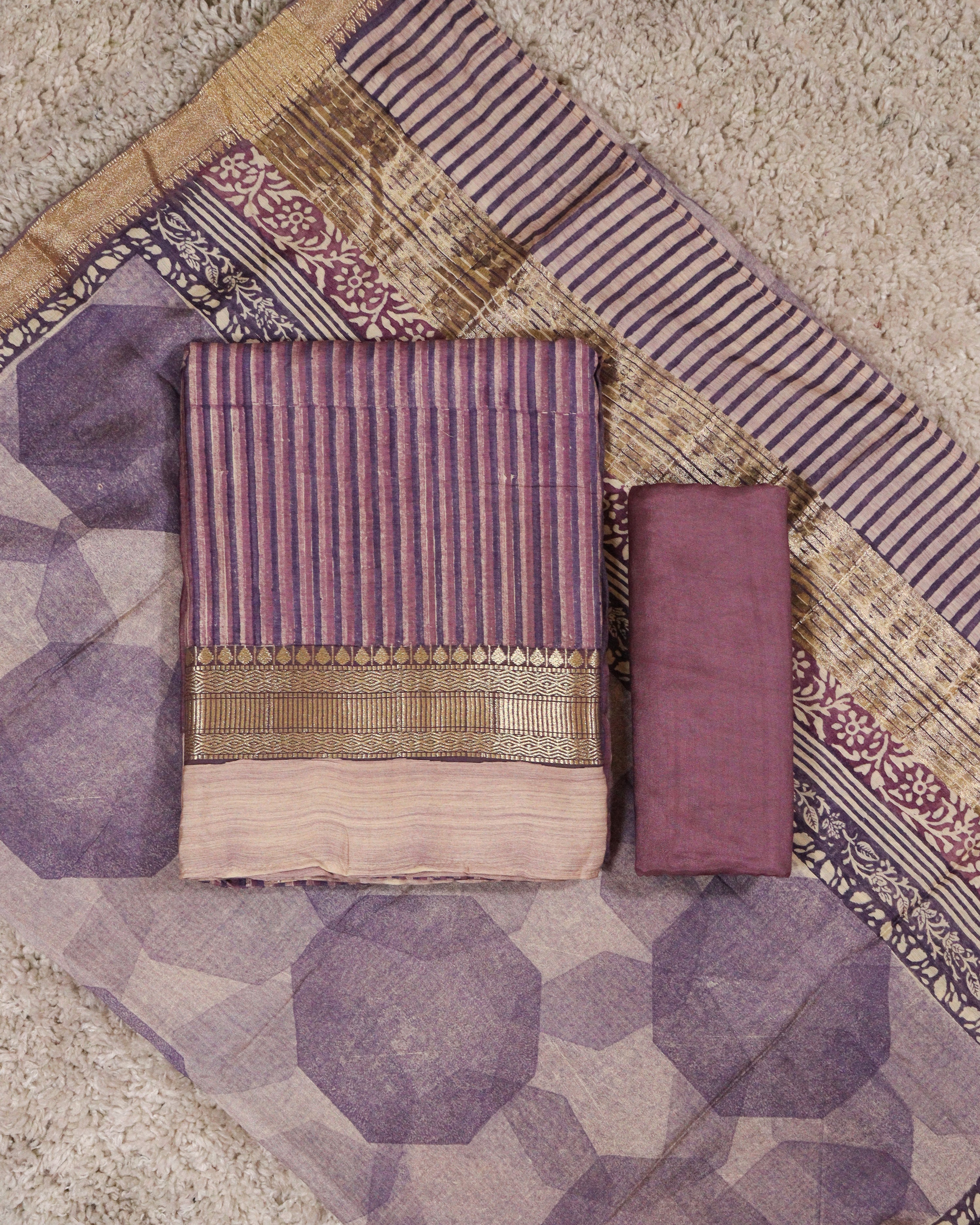 Load image into Gallery viewer, Semi Silk Unstitched Suit-4794
