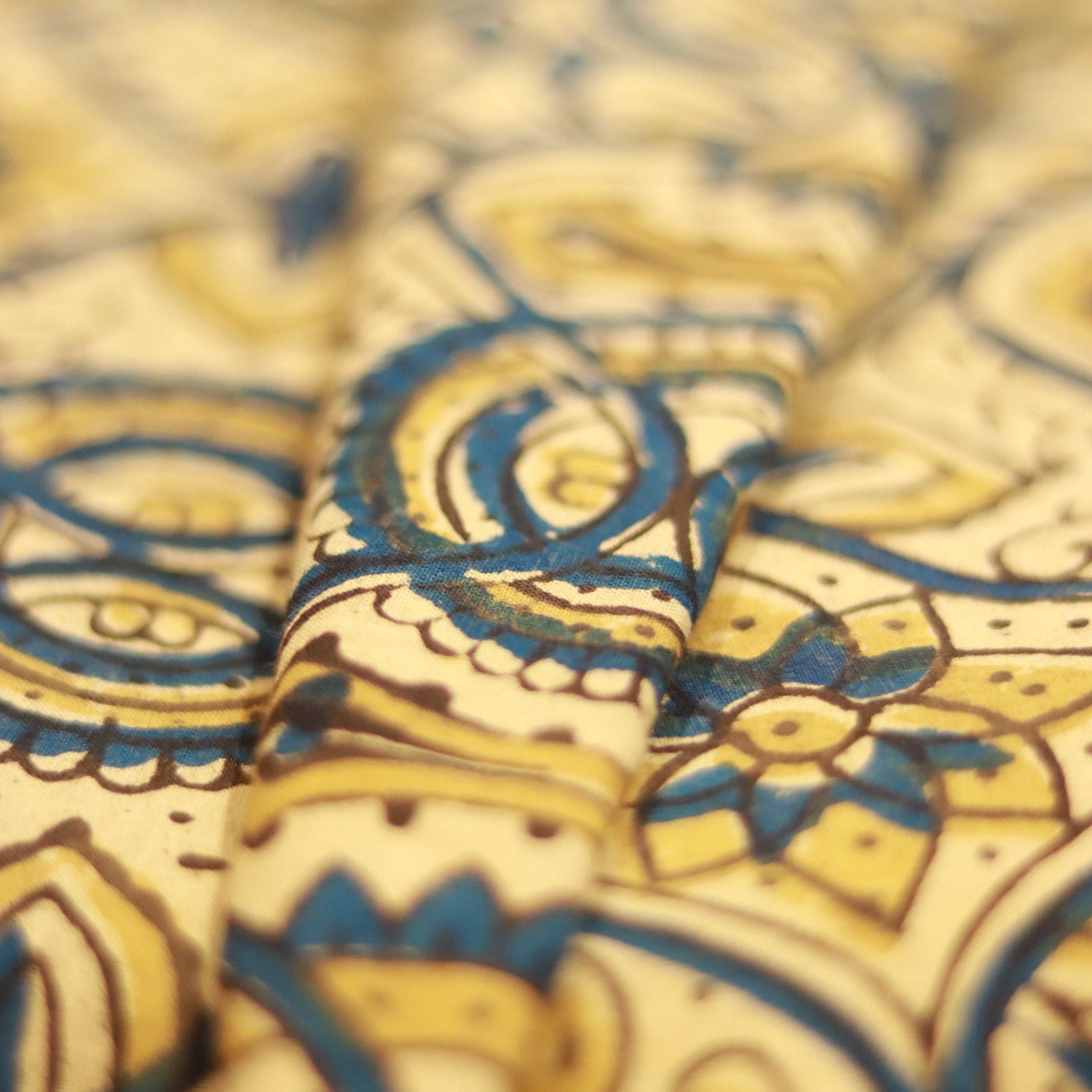 Load image into Gallery viewer, Cream Pure Cotton Ajrakh Fabric-3330
